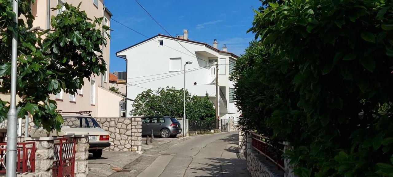 Apartments Ema Crikvenica Exterior foto