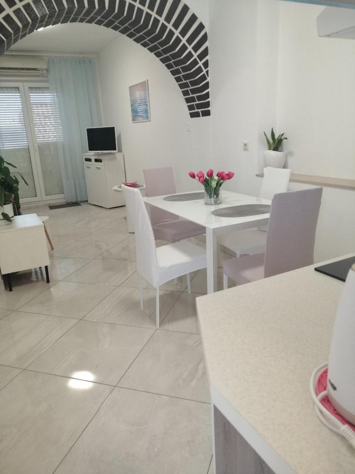 Apartments Ema Crikvenica Exterior foto