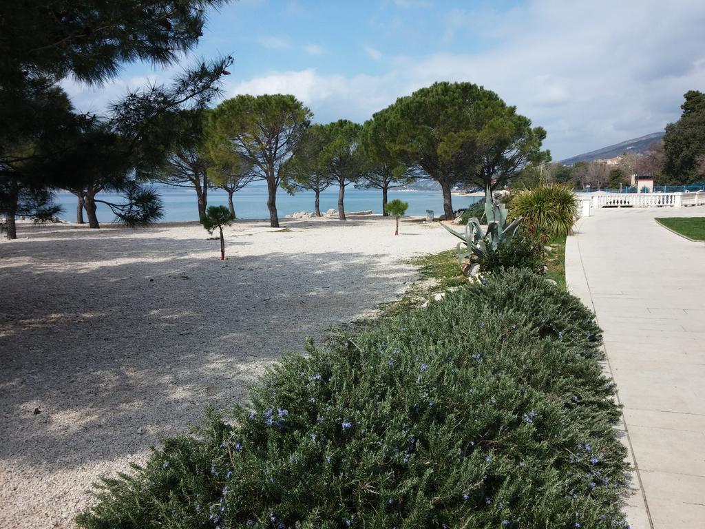 Apartments Ema Crikvenica Exterior foto